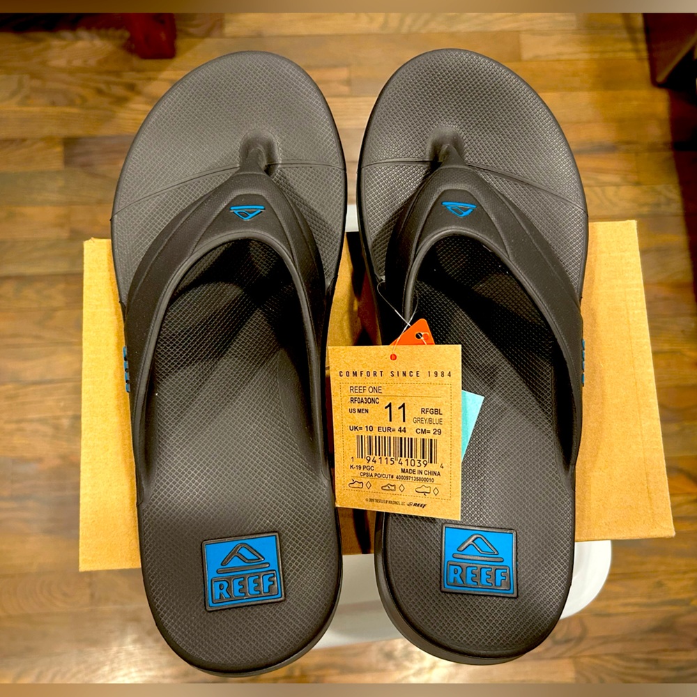Men’s Reef flip flops *New w/Tags*
